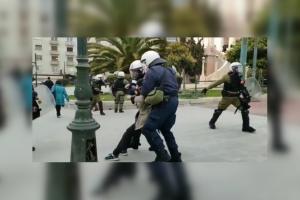 Προσαγωγή διαδηλώτριας