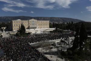 Κόσμος στο Σύνταγμα