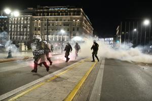 Χημικά στο Σύνταγμα