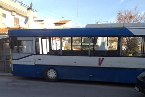 Το σχολικό λεωφορείο που συγκρούστηκε με ΙΧ