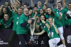 Κύπελο για την ομάδα μπάσκετ γυναικών του ΠΑΟ
