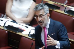 Ο Θεόφιλος Ξανθόπουλος στη Βουλή