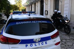 Περιπολικό και μηχανή της αστυνομίας