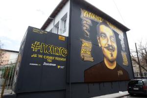 Γκραφίτι με τον Άλκη Καμπανό