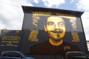 Γκράφιτι με τον Άλκη Καμπανό