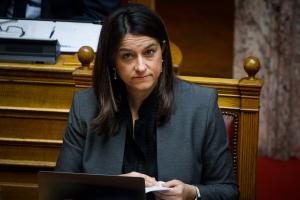 Η Νίκη Κεραμέως στη Βουλή