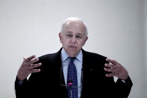 O Βασίλης Μαρκεζίνης