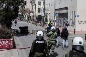 ΜΑΤ έξω από την ΑΣΟΕΕ