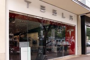 Πρόσοψη καταστήματος της Tesla