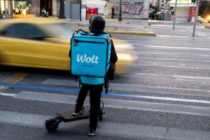 ντελιβεράς διανομέας wolt