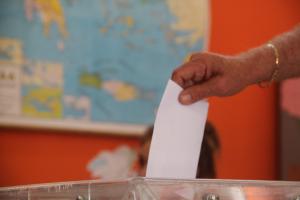 Φάκελος σε κάλπη για εκλογές