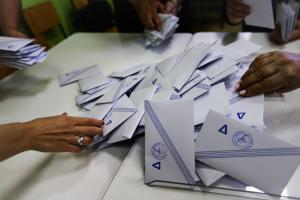 Εκλογικοί φάκελοι με τα ψηφοδέλτια