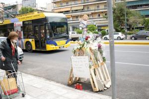 Λεωφορείο στην Καλλιθέα περνά μπροστά από το σημείο του θανάτου της 12χρονης