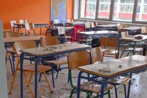 Γκρεμίστηκε ταβάνι στα Τρίκαλα