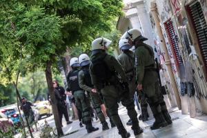ΜΑΤ έξω από το Πολυτεχνείο