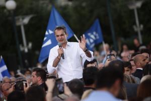 Ο Μητσοτάκης μιλά σε κόσμο