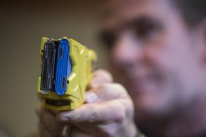 τέιζερ taser