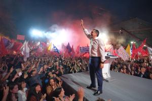Ο Αλέξης Τσίπρας σε ομιλία στο Σύνταγμα