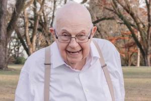 Ο Donald Gray Triplett