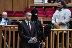 Ο Ηλίας Κασιδιάρης στο δικαστήριο