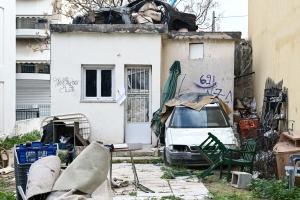 Αυτοκίνητο έξω από σπίτι στο Ίλιον