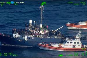 Βίντεο - Ναυάγιο στην Πύλο / «Αναζητούνται» τα βίντεο Λιμενικού-Frontex πριν και μετά τη βύθιση Italy-diasosi
