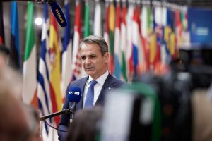 Ο Κυριάκος Μητσοτάκης κάνει δηλώσεις στις Βρυξέλλες