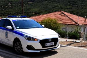 Περιπολικό της αστυνομίας στο δρόμο
