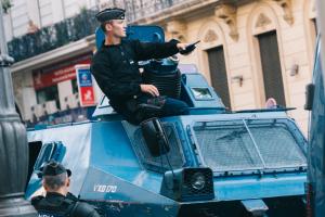 ΓΑΛΛΙΑ ΕΠΕΙΣΟΔΙΑ ΑΣΤΥΝΟΜΙΑ ΑΥΡΑ