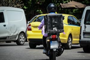 ντελιβεράς διανομέας ντελίβερι