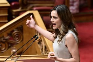 Έφη Αχτσιόγλου στη Βουλή