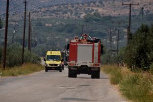 Ασθενοφόρο του ΕΚΑΒ και πυροσβεστικό