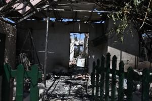 κατεστραμμένο σπίτι από την φωτιά στο Λουτράκι
