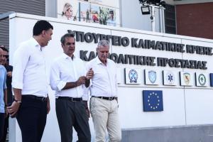 O Κυριάκος Μητσοτάκης στο Κέντρο Επιχειρήσεων