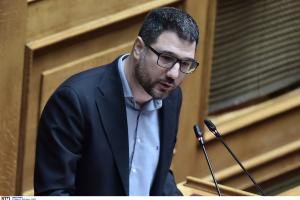 Ο Νάσος Ηλιόπουλος μιλά στο βήμα της Βουλής