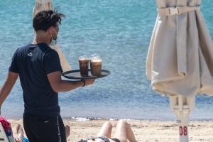 Σερβιτόρος παραλία