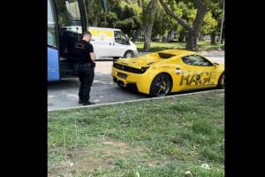 κίτρινη Ferrari