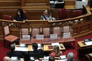 Κάλες στη Βουλή