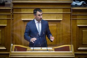 Ο Αλέξης Χαρίτσης στο βήμα της Βουλής