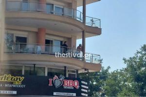 ΜΕΘΥΣΜΕΝΟΣ ΜΕ ΟΠΛΙΣΜΕΝΟ ΟΠΛΟ ΣΤΟ ΜΠΑΛΚΟΝΙ ΘΕΣΣΑΛΟΝΙΚΗ