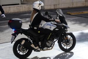 ΓΥΝΑΙΚΑ ΑΣΤΥΝΟΜΙΚΟΣ ΣΕ ΜΗΧΑΝΗ