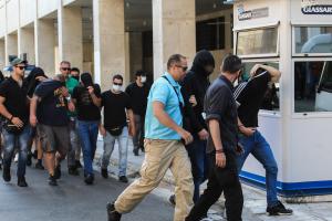 Συλληφθέντες οδηγούνται στον εισαγγελέα