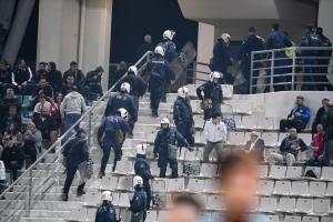 ΜΑΤ σε κερκίδες γηπέδου