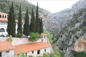 Μονή