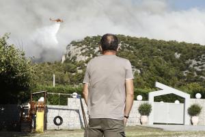 Πάρνηθα πυρκαγιά φωτιά ελικόπτερο