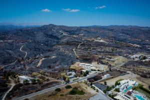 φωτογραφία από drone δείχνει τα καμένα στη Ρόδο μετά τις πυρκαγιές