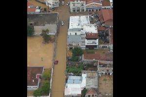 πλημμυρισμένοι δρόμοι στον Βόλο από την κακοκαιρία Daniel
