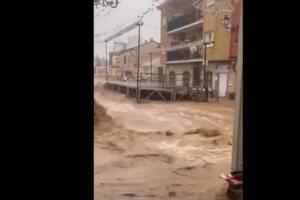 Πλημμυρισμένος δρόμος από τις βροχές στην Ισπανία