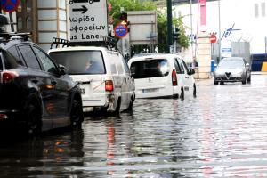 Πλημμυρισμένος δρόμος στην Αθήνα από την κακοκαιρία