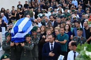 Στιγμιότυπο από την κηδεία του 27χρονου που πέθανε στη Λιβύη